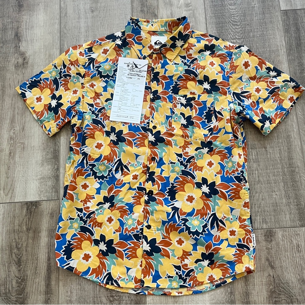 NWT Quicksilver SS Shirt Flower Power Classic Sz M 44” Floral Yellow Blue 30.5”